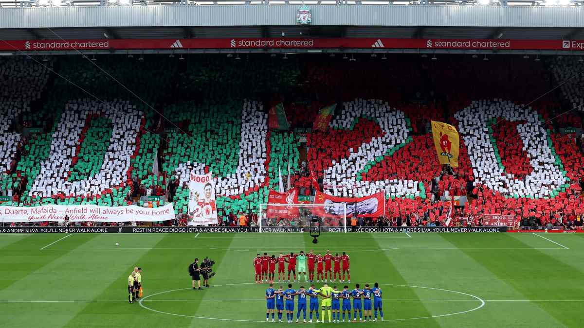 Liverpool - 5 Điểm Nhấn Trong Chiến Thắng Trước Bournemouth Các cổ động viên xúc động trong giây phút tri ân Jota